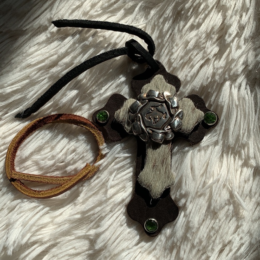 Western Leather Pendant W/Green Stones